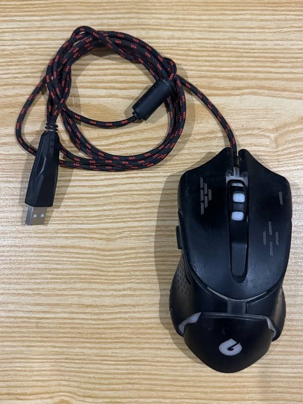 keyboard, Mouse, VGA Card, Converters, Power Cable, VGA Cable 3