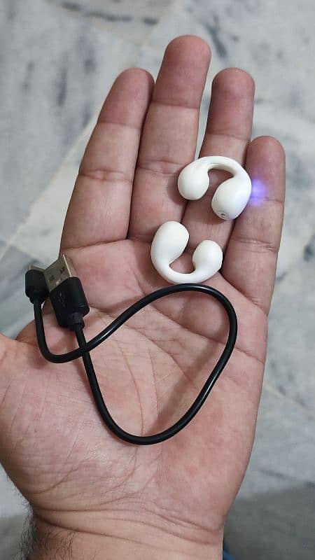 Earphone Arch company 1