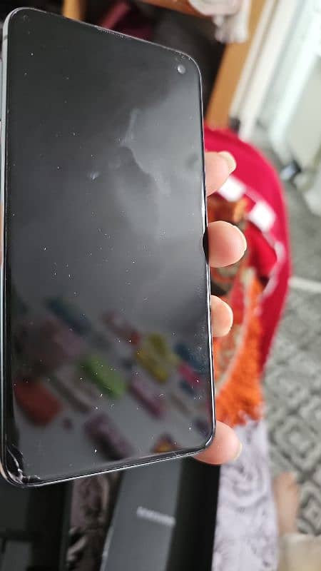 Samsung Galaxy S10e 1