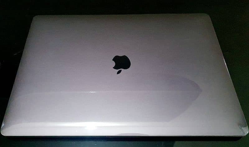 Macbook pro 2018 i9 32/500 4GB graphic card 2