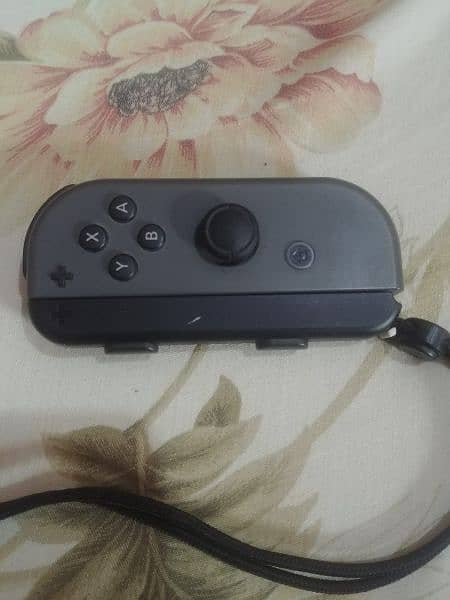 Nintendo switch right controller good condition geninue 1