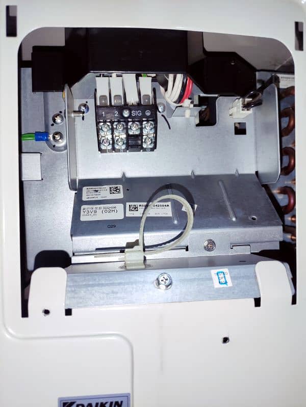 Daikin 1.6 Ton 11