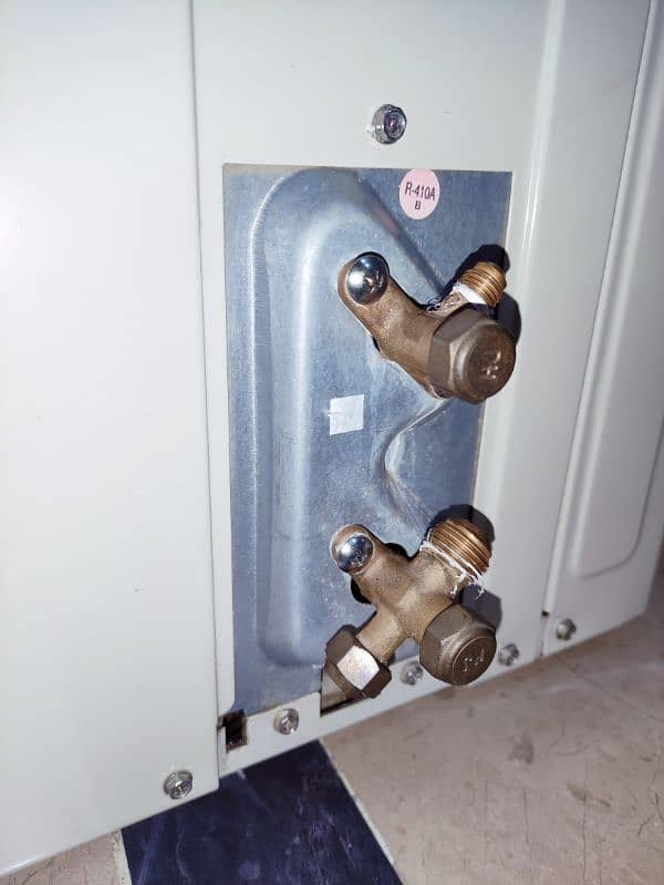Daikin 1.6 Ton 12