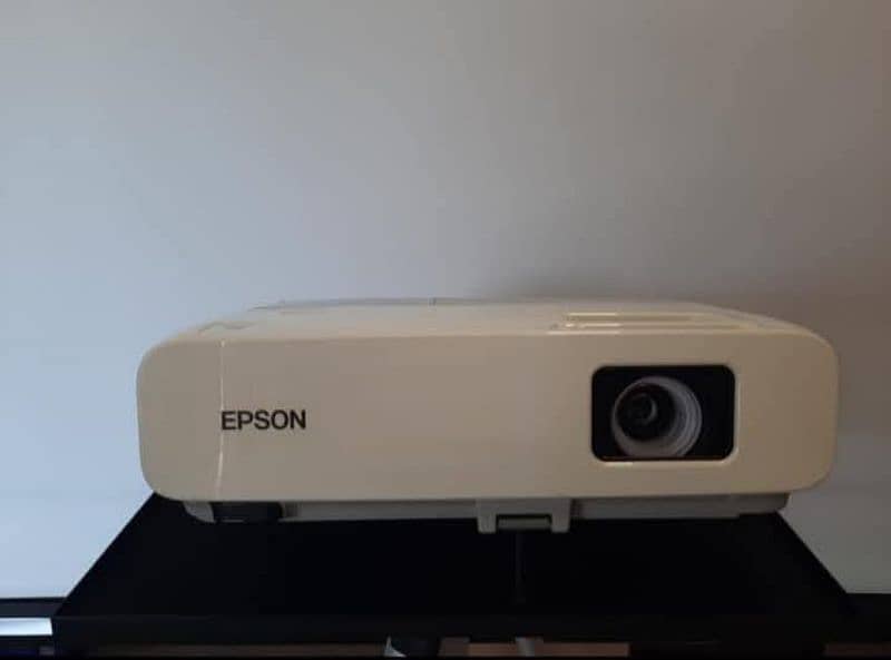 WE HAVE ALL KINDS OF PROJECTORS AVAILBLE IN DUBAI IMPORT 03152965654 3