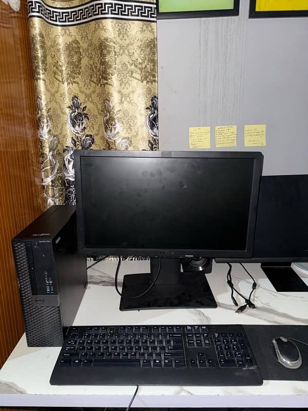 Dell OptiPlex 7050 Desktop Computer 1