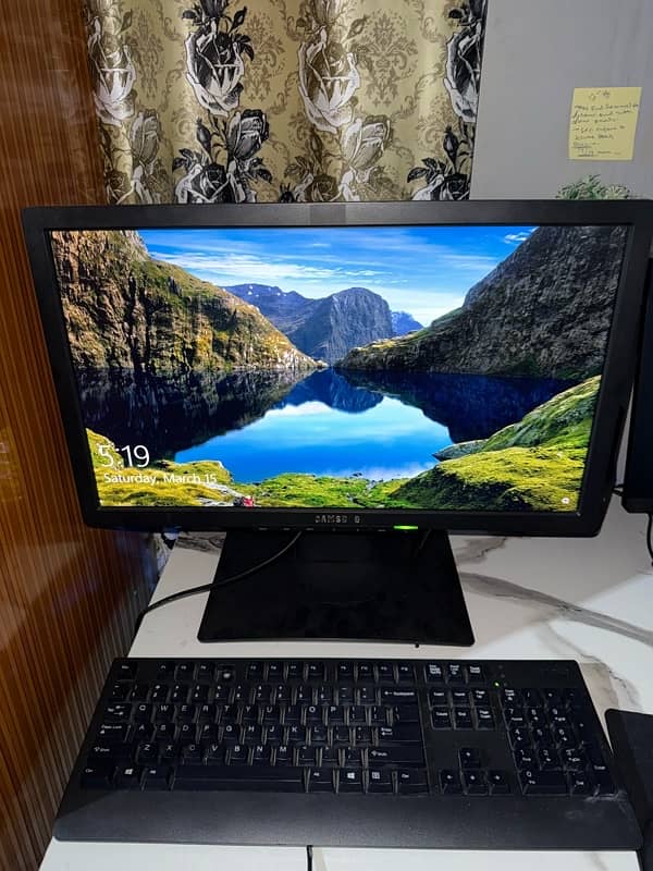 Dell OptiPlex 7050 Desktop Computer 0