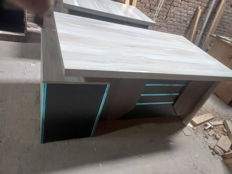 Exactive officer table in laminated best quality sheet 0