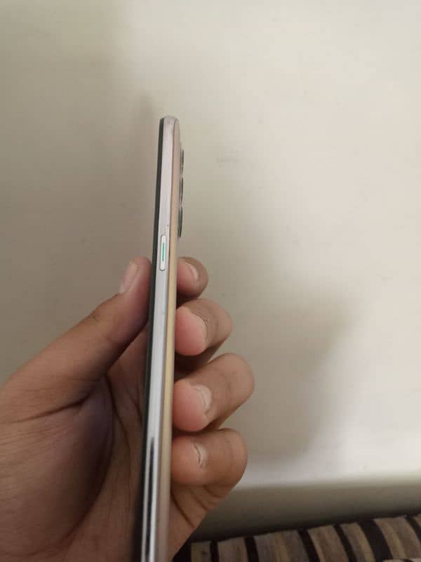 Oppo Reno 5(5G) 4