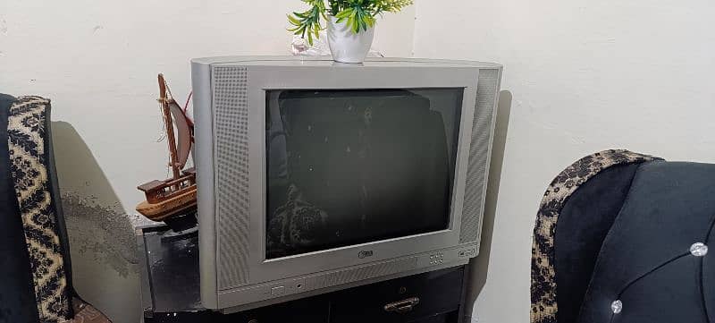 LG TV in perfect  condition, with remote 1