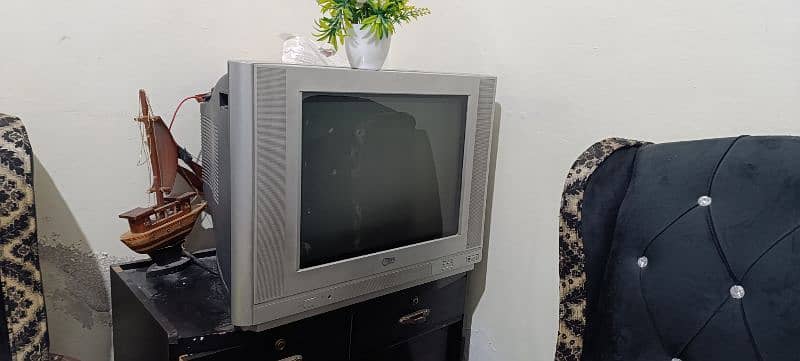 LG TV in perfect  condition, with remote 2