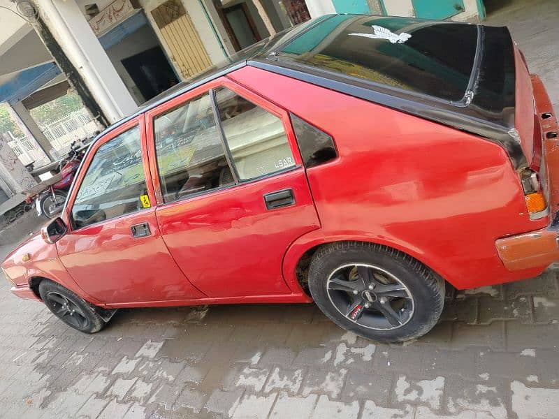 Nissan Sunny 1982model 2020 ka number Laga hova ha good condition ha 1