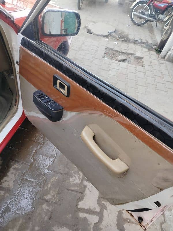 Nissan Sunny 1982model 2020 ka number Laga hova ha good condition ha 5