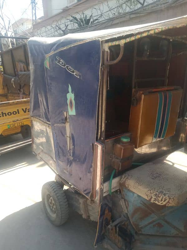 vespa Lot 2 stroke rickshaw for sale in good condition 2