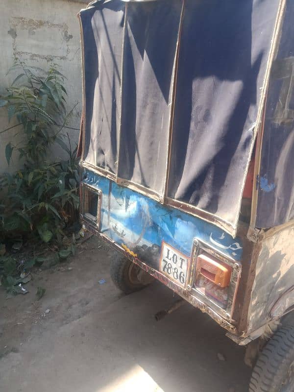 vespa Lot 2 stroke rickshaw for sale in good condition 8