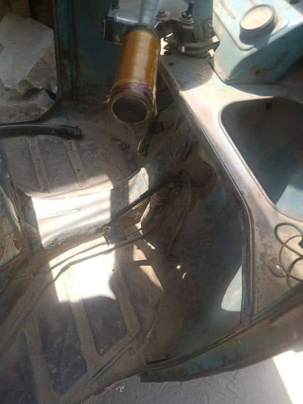 vespa Lot 2 stroke rickshaw for sale in good condition 11