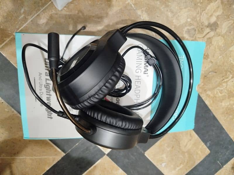 Gaming headphones With RGB Light 1