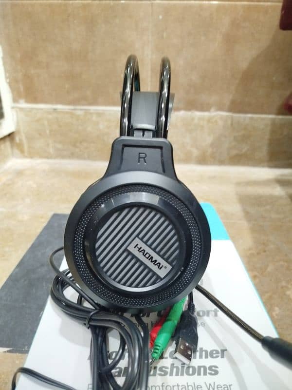 Gaming headphones With RGB Light 3