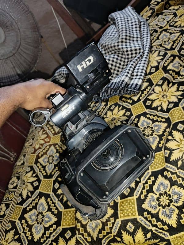 Sony DCR-SD1000E 12 x optical 160 Digital Zoom 1