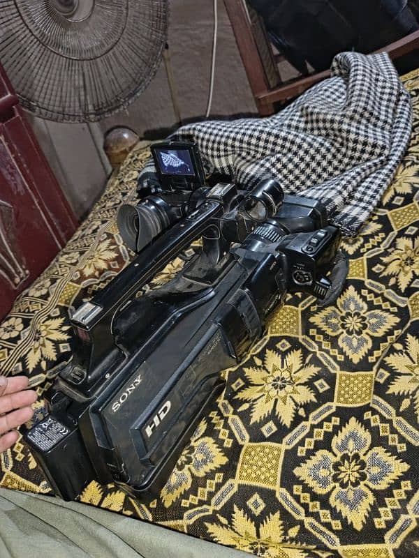 Sony DCR-SD1000E 12 x optical 160 Digital Zoom 2