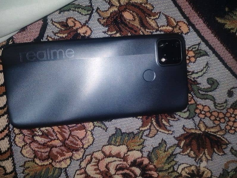 im selling my realme v25s 4 128 with box charger everything is ok 2