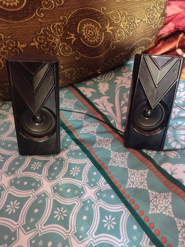 Hotmai HT-557 Multimedia Speakers 1