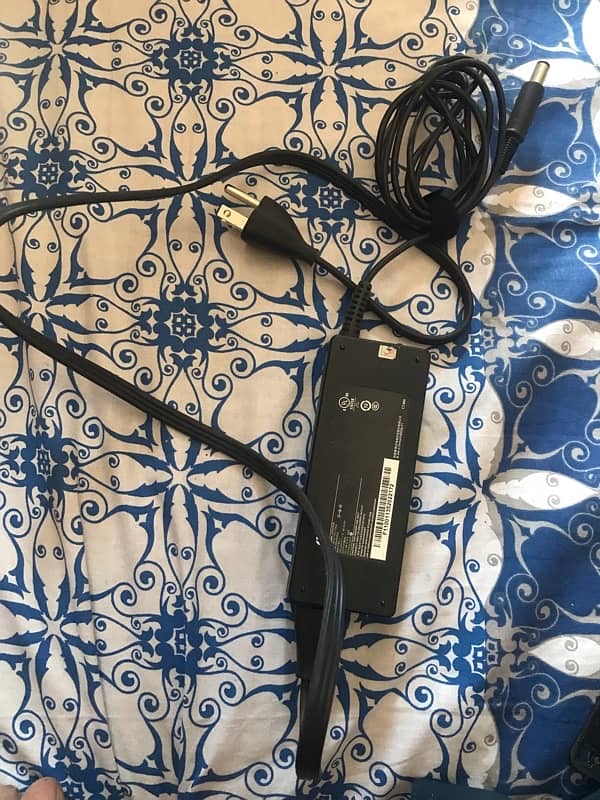 selling original HP laptop charger 1