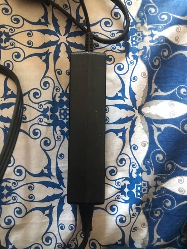 selling original HP laptop charger 4