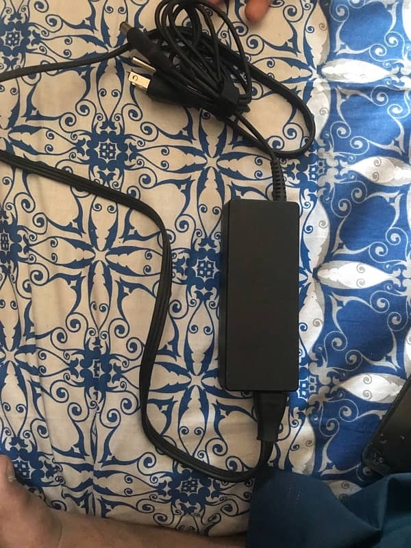 selling original HP laptop charger 5