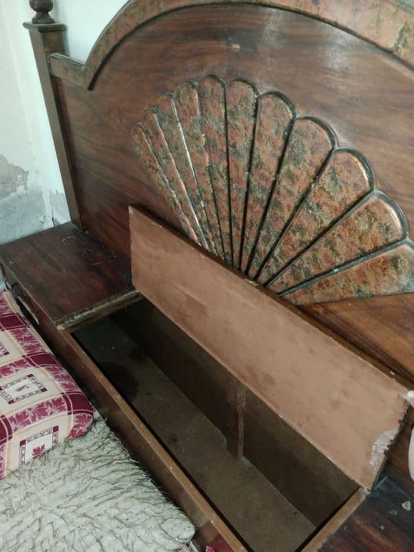 old is gold . . pure wooden double bed. . without metrus 5