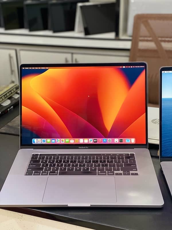 MacBook Pro 2019 core i9 | 32gb | 1tb ssd | 8gb graphics | 16” laptop 2
