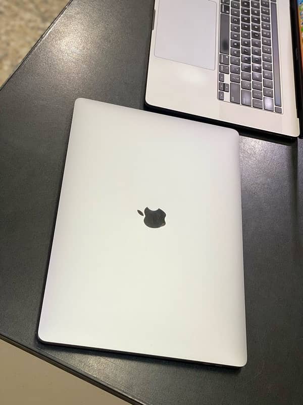 MacBook Pro 2019 core i9 | 32gb | 1tb ssd | 8gb graphics | 16” laptop 6