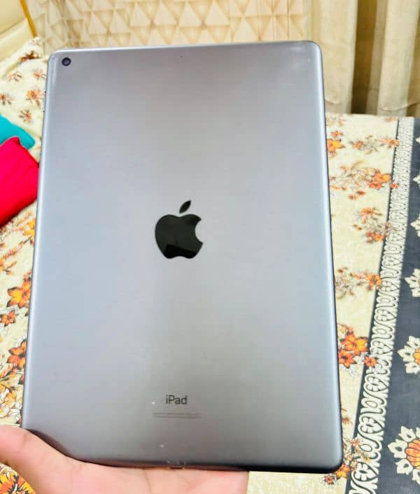 ipad -7 generation  +charger all ok 0