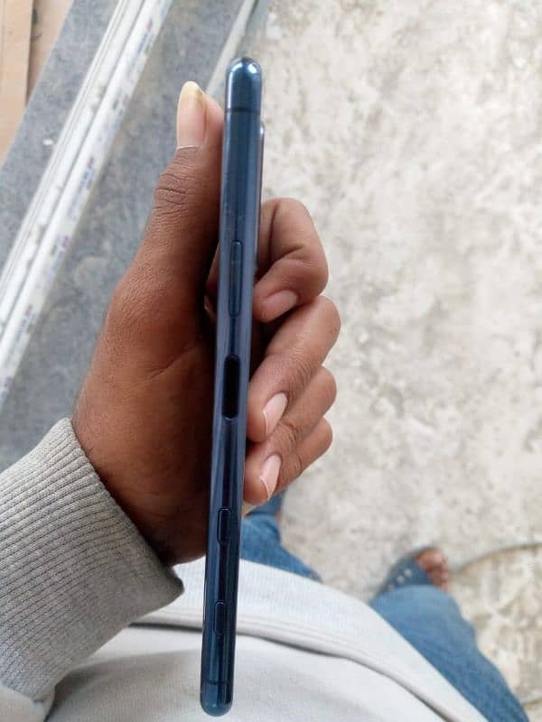 Sony Xperia 5 mark 2 non PTA 3 line hai 2