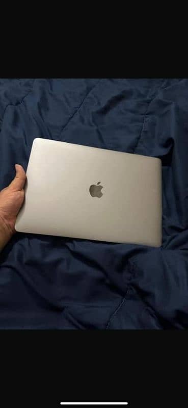 MacBook Pro M2 13'' 8/256 GB touchbar 20 battery cycles 3