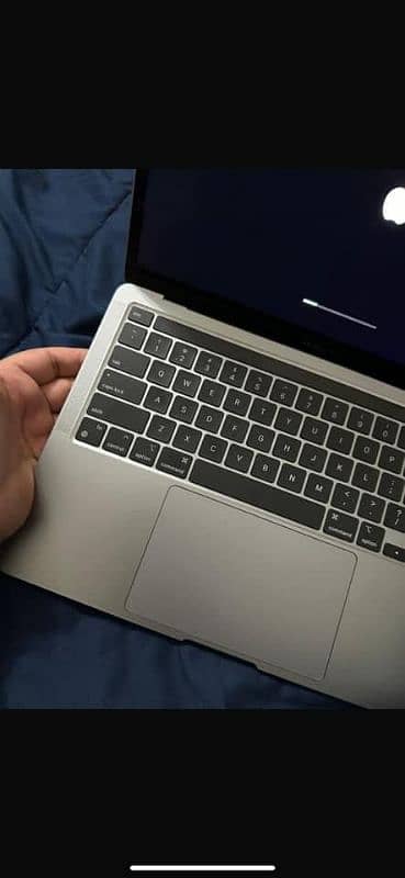MacBook Pro M2 13'' 8/256 GB touchbar 20 battery cycles 4