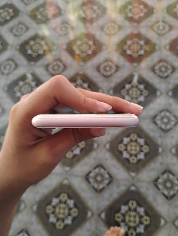 iphone 7 non PTA factory unlocked 2 gb 32gb read description 7