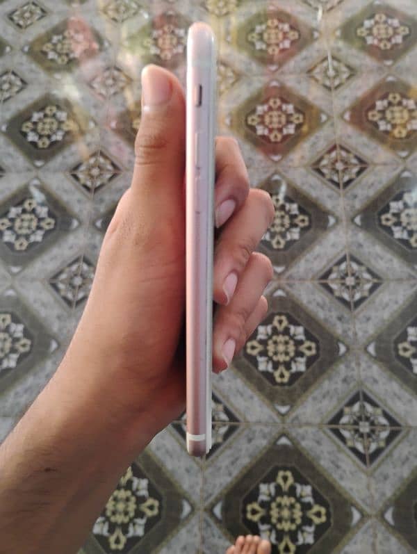 iphone 7 non PTA factory unlocked 2 gb 32gb read description 8