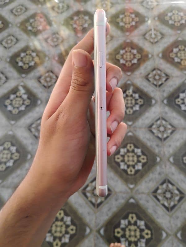 iphone 7 non PTA factory unlocked 2 gb 32gb read description 9