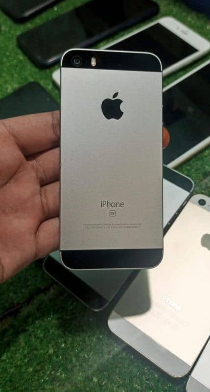 iPhone 5s" 32Gb"_PTA Approved"_Rs3000/_Quntity Available* 5