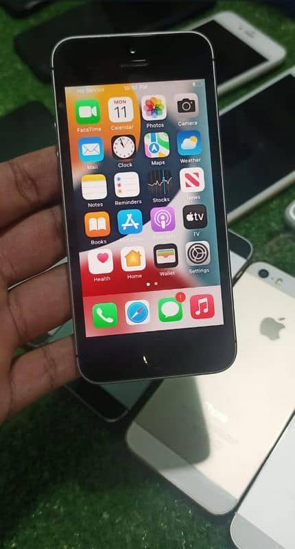 iPhone 5s" 32Gb"_PTA Approved"_Rs3000/_Quntity Available* 7