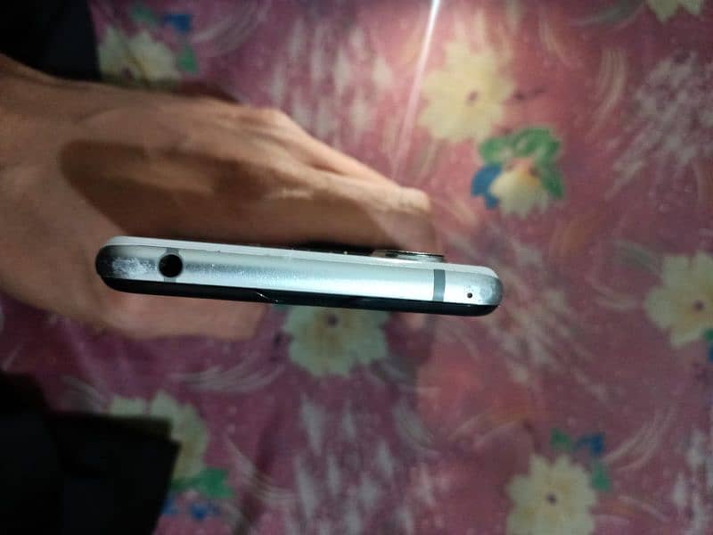 SHARP AQUOS R3 1