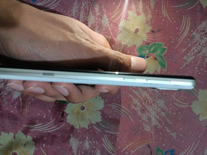 SHARP AQUOS R3 2