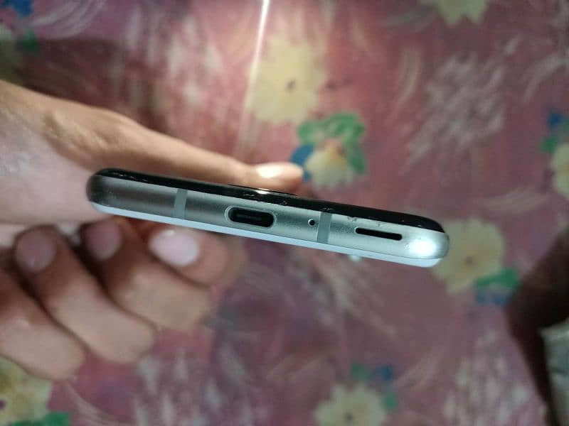 SHARP AQUOS R3 3