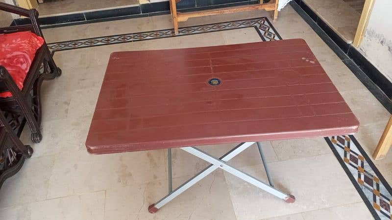 I want to sell the boss folding table 0