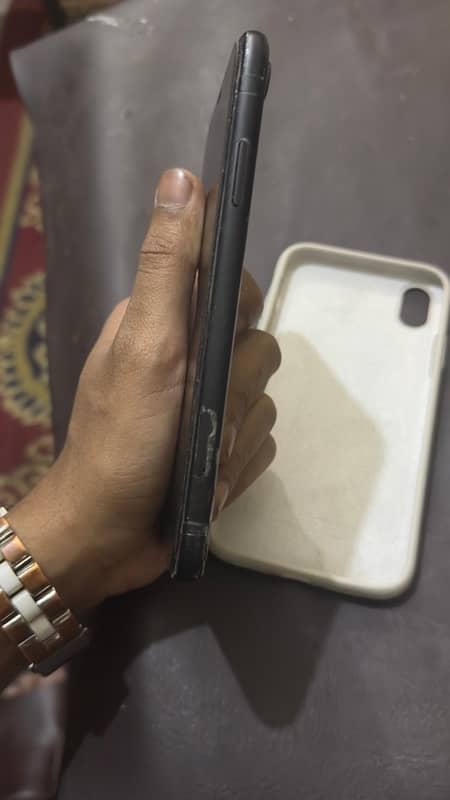 iphone xr zero scratch 10/10 1