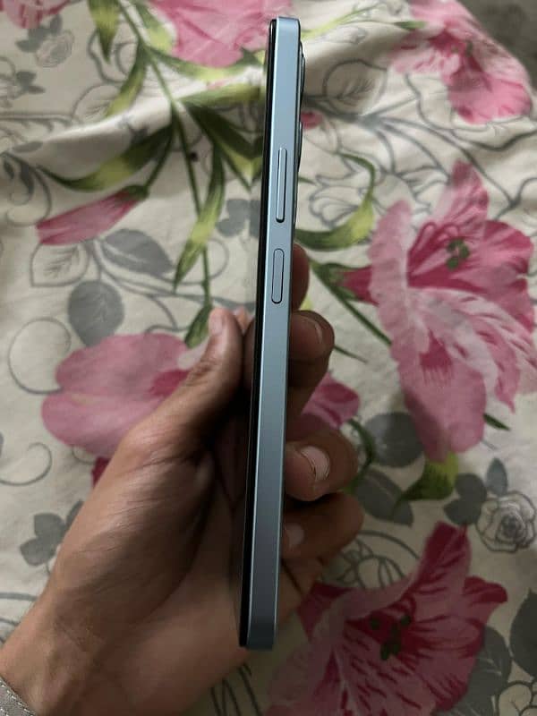 Vivo y19s 6/128 1 month used 10/10 condition 2