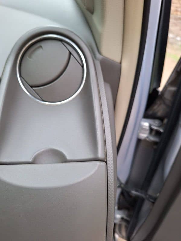 Toyota Vitz 1000cc 9