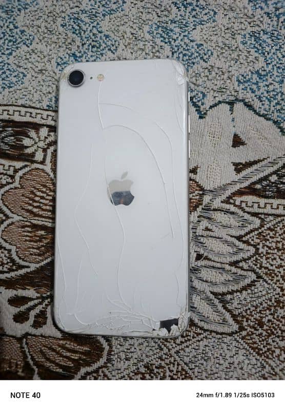 iphone se 2020 non pta panel aur back crack lock hai 1
