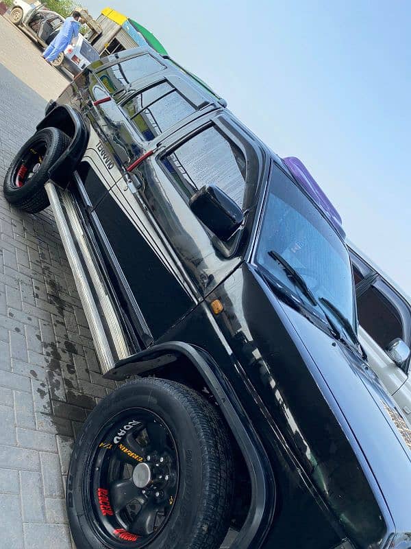 Nissan SUV 4x4 path fainder 5