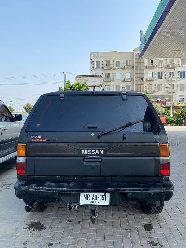 Nissan SUV 4x4 path fainder 0
